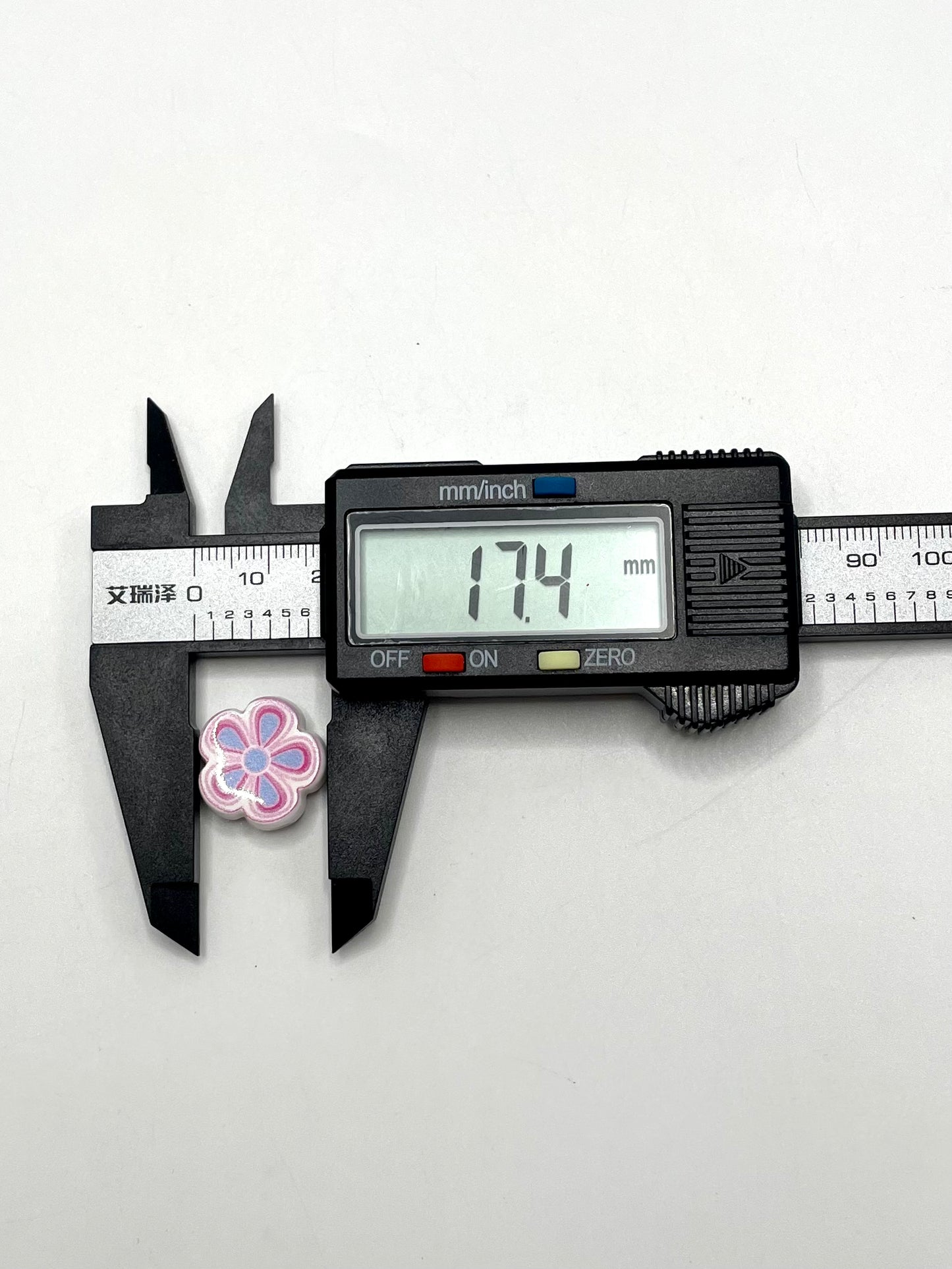 Flower Painted white Acrylic Flower Beads,Random Mix,17mm