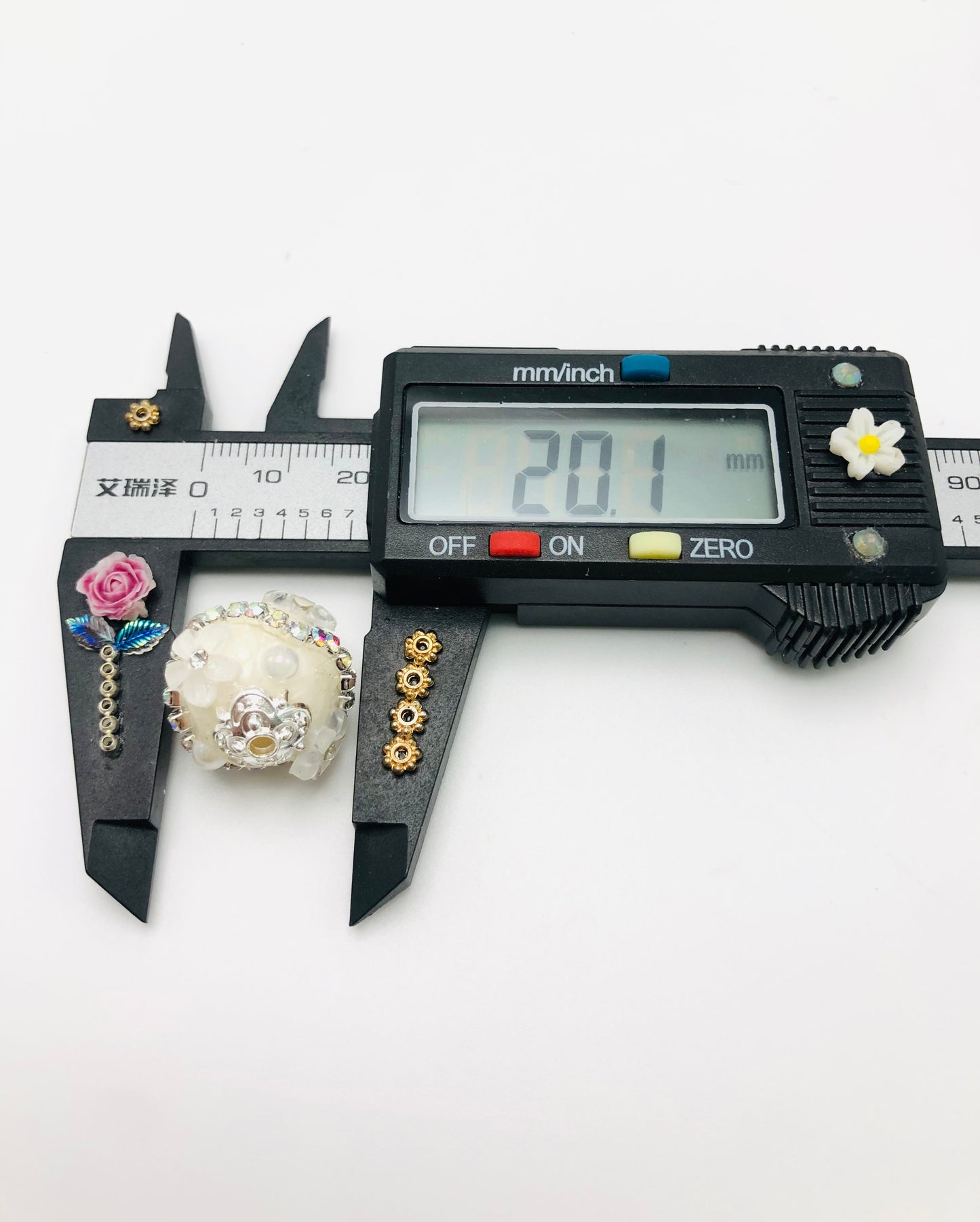 Fancy color scheme Chain with more flowers and bubbles Bead 16mm