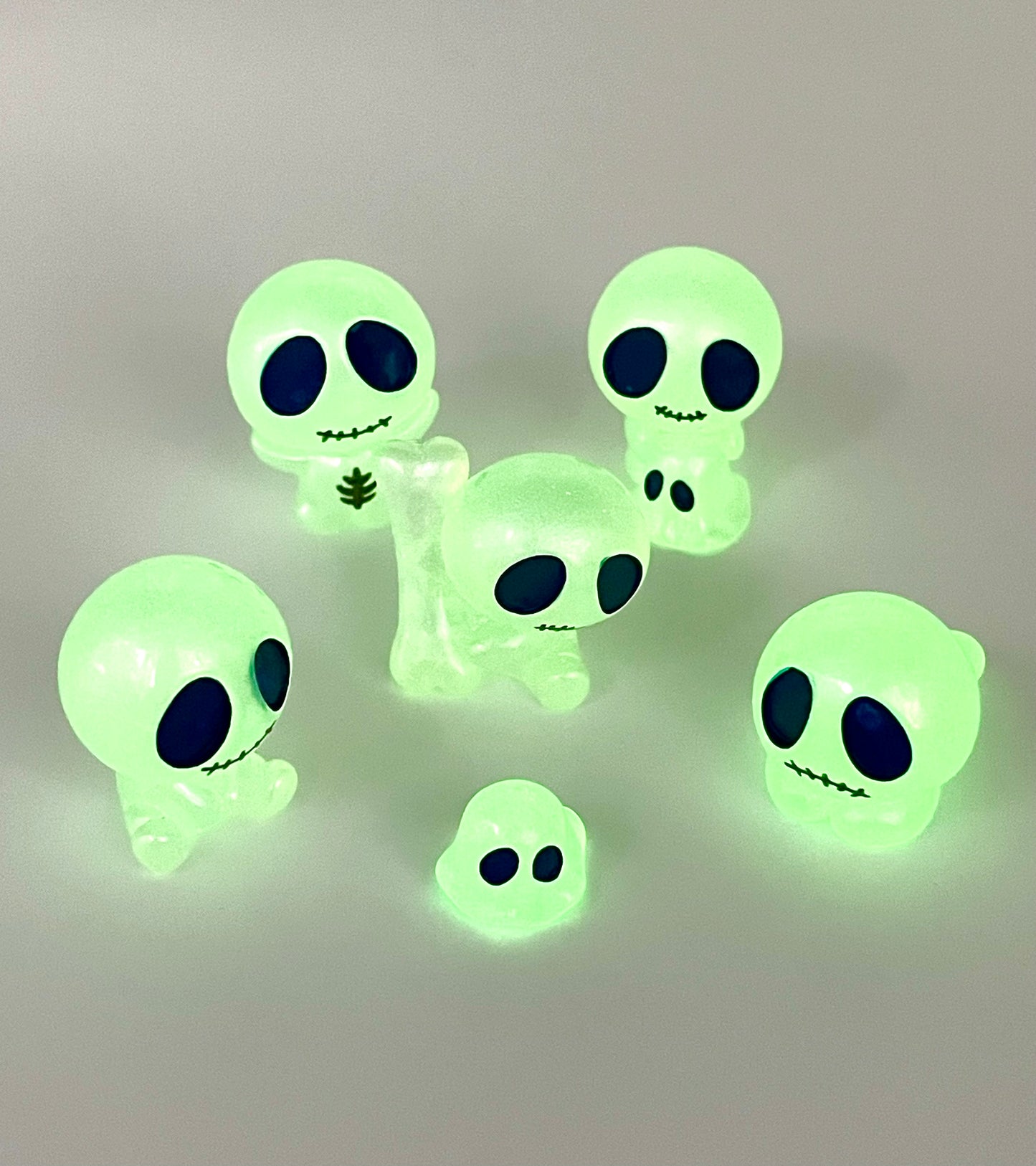 Halloween Series glow in nark Fluorescence Ghost Pen Toppers 13mm Random Mix