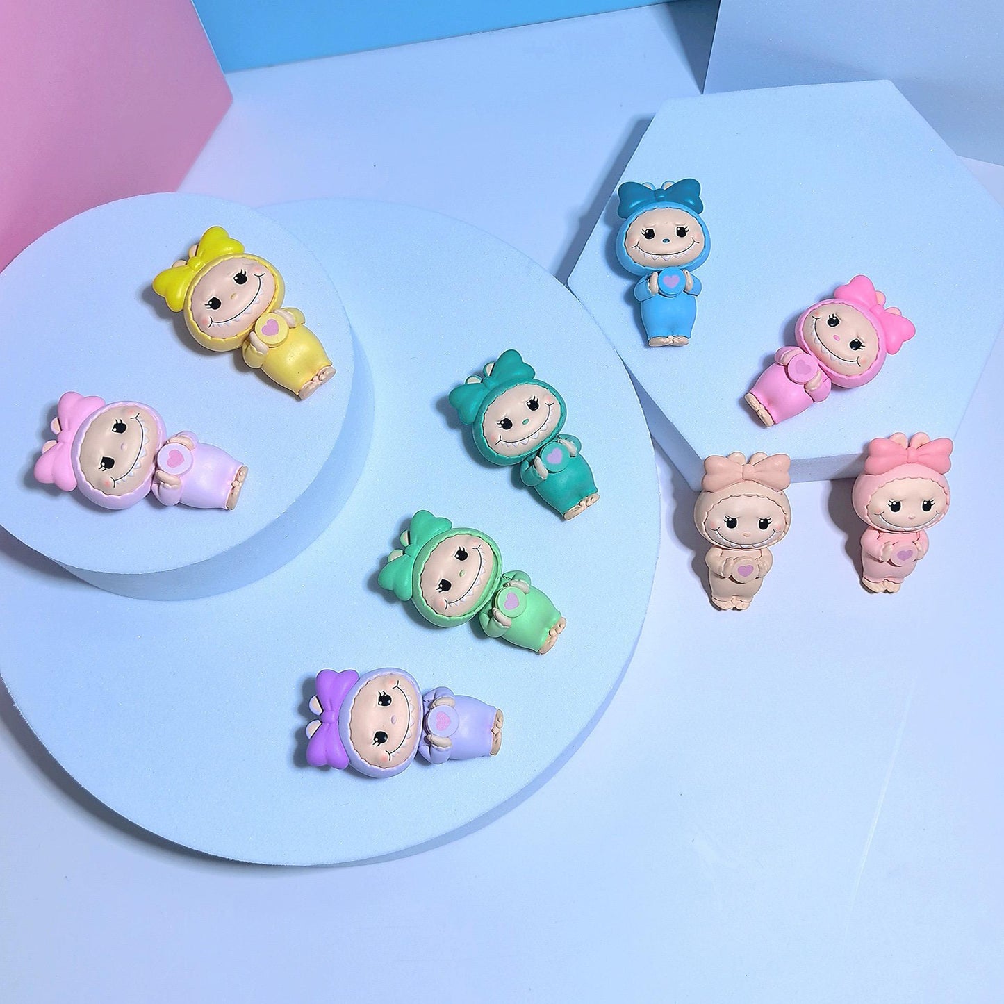 labubu Cute mini doll  Pen Toppers holding a heart at front