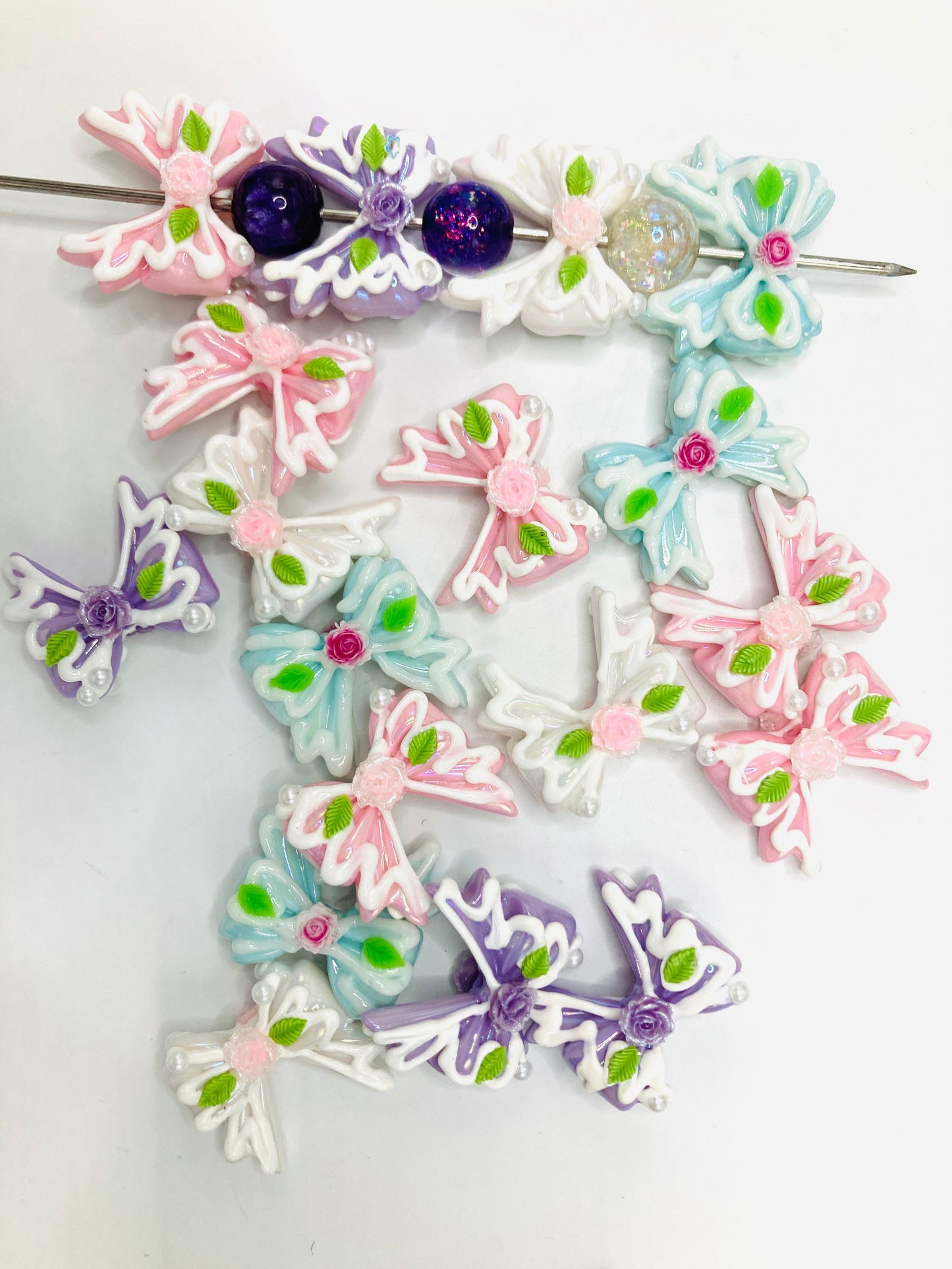 Cream beads Cream bow-shaped beads Hand-painted beads rose 33mm
