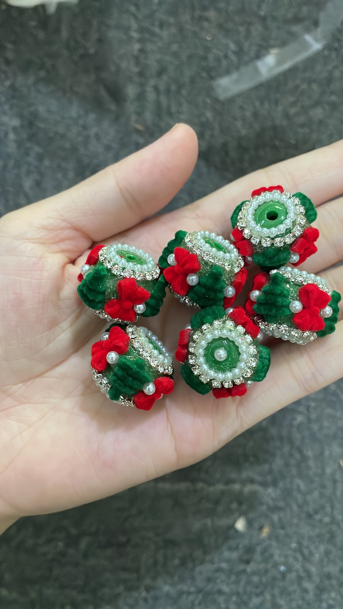 Christmas fuzzy rose and flower fancy beads