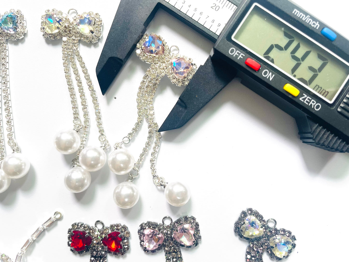 Pendant BOW Butterfly Pearl  DIY accessories Bead DIY pendant Earrings Random Mix 24mm