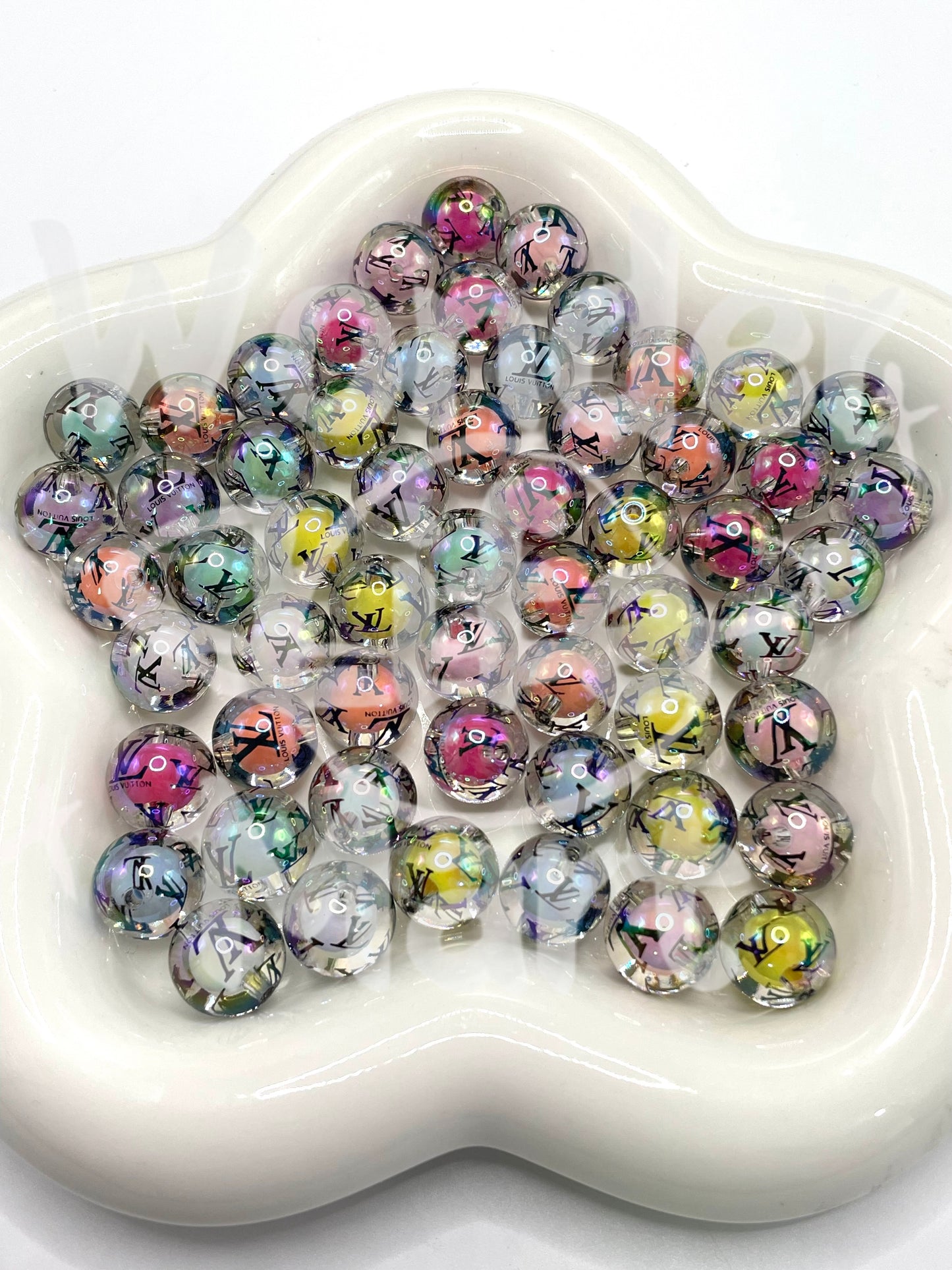 Acrylic Logo beads Trendy brand Luxury brand 16mm Random Mix