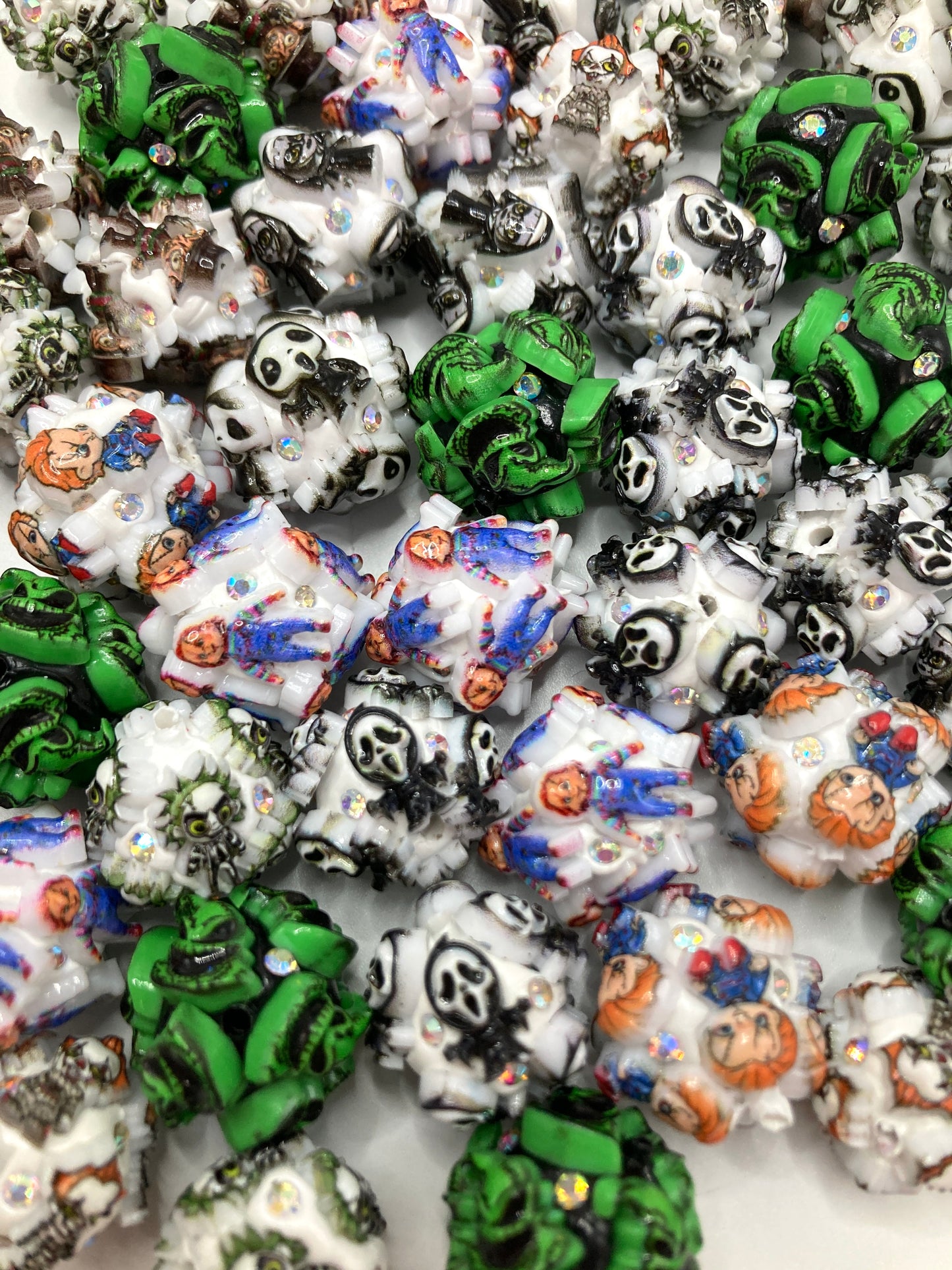 grinch Puppet beads Horror Terrible The protagonist of a horror movie Acrylic water droplet bead string jewelry Halloween Series Random Mix