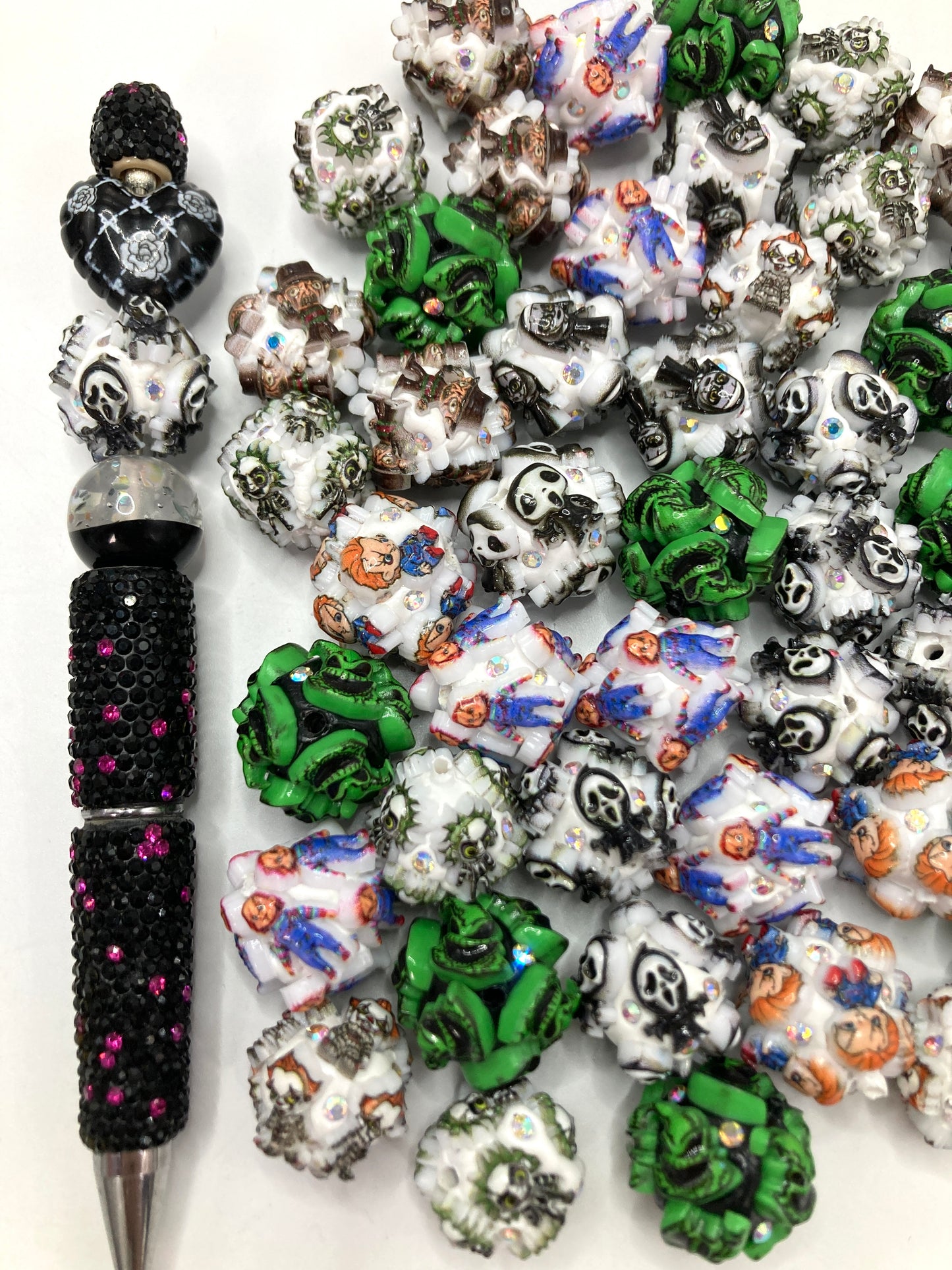 grinch Puppet beads Horror Terrible The protagonist of a horror movie Acrylic water droplet bead string jewelry Halloween Series Random Mix