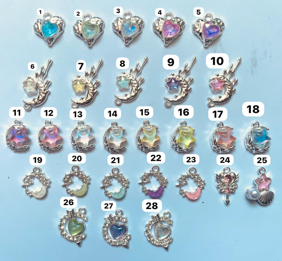 Alloy pendant Metal pendant Stars Heart Moon Compact and exquisite DIY accessories Random Mix