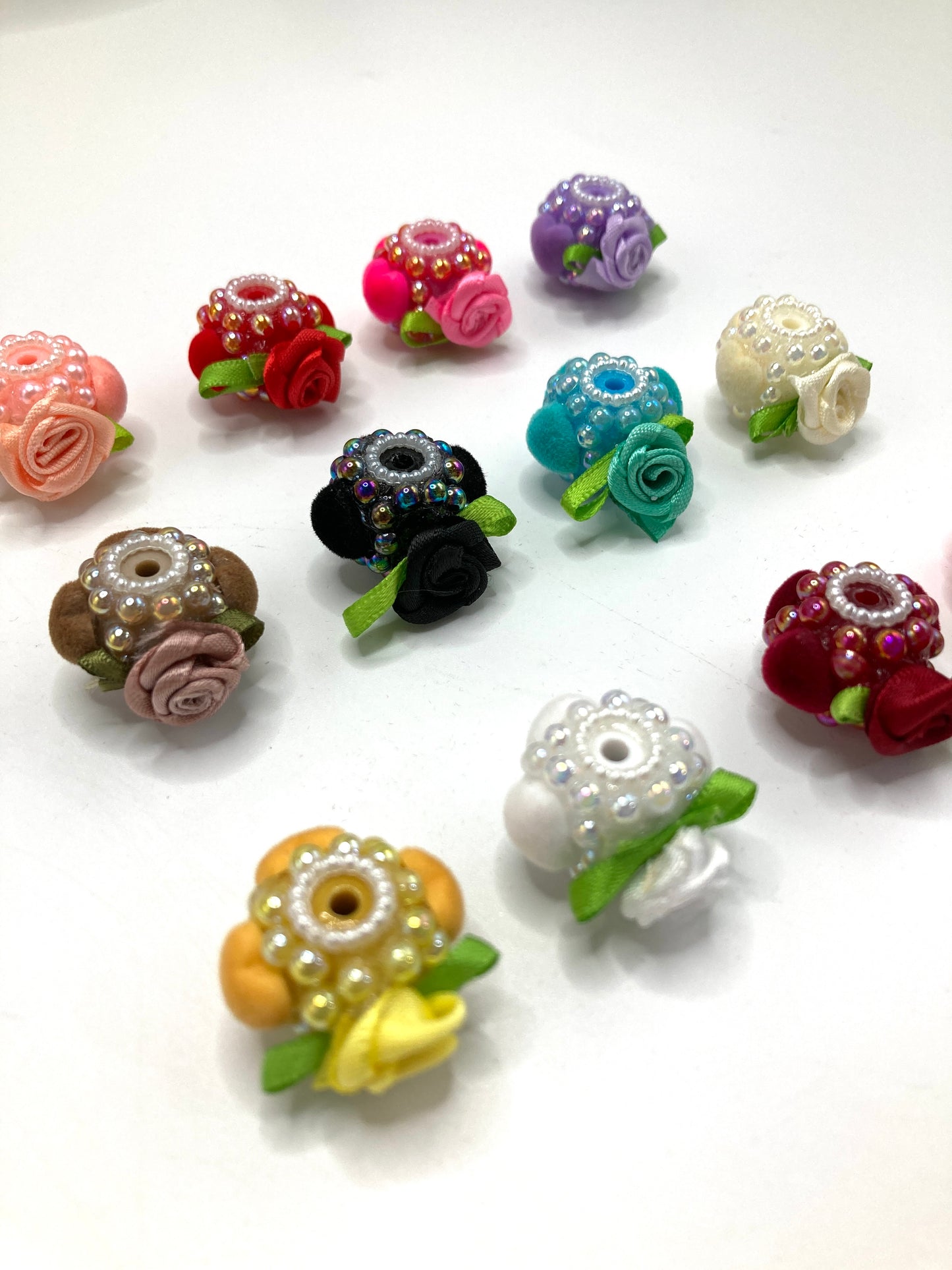 Fancy Beads UV resin and pearl gaskets Fuzzy heart Ribbed rose flower beads Random Mix