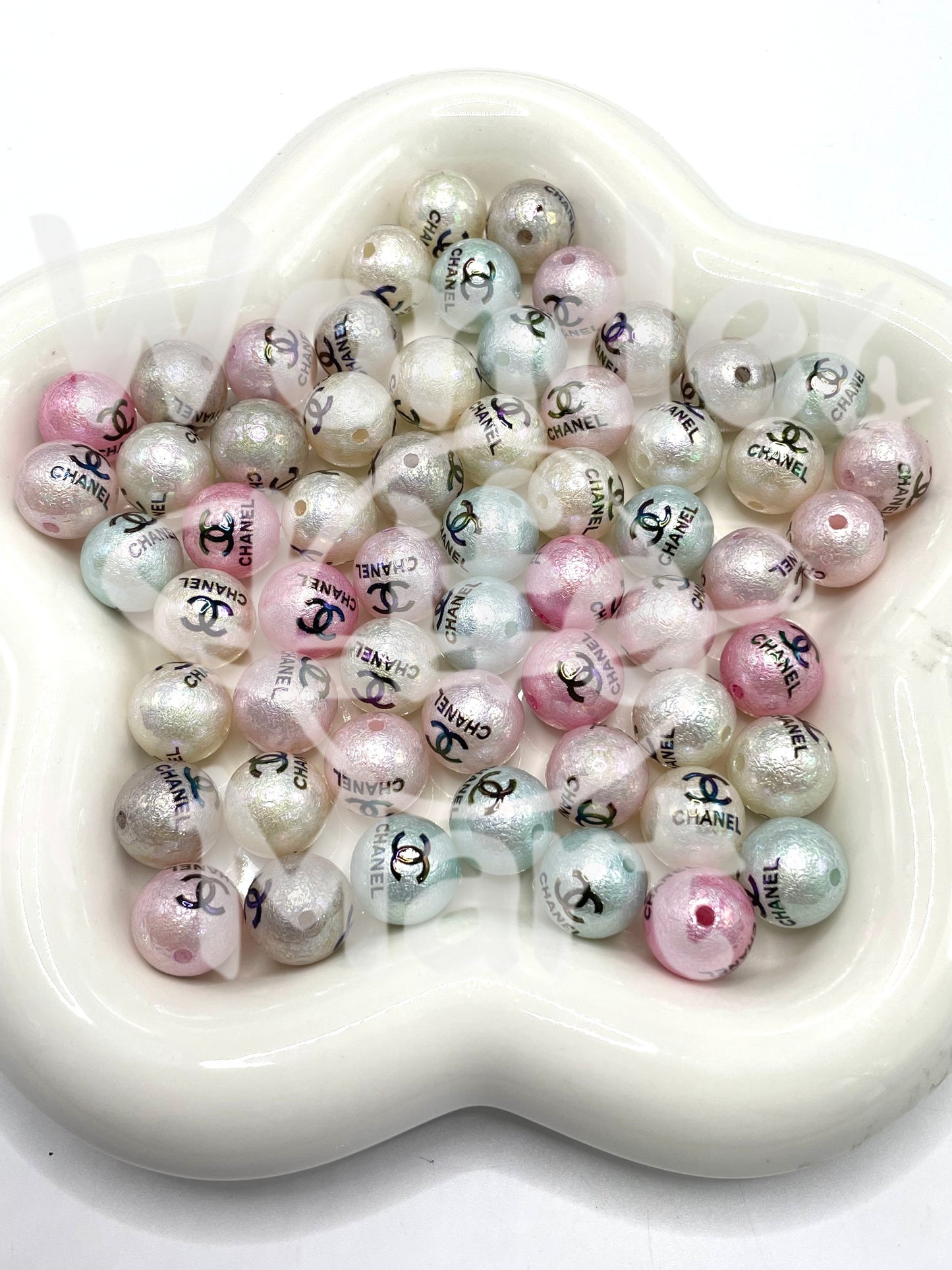 Acrylic Logo beads Trendy brand Luxury brand 16mm Random Mix