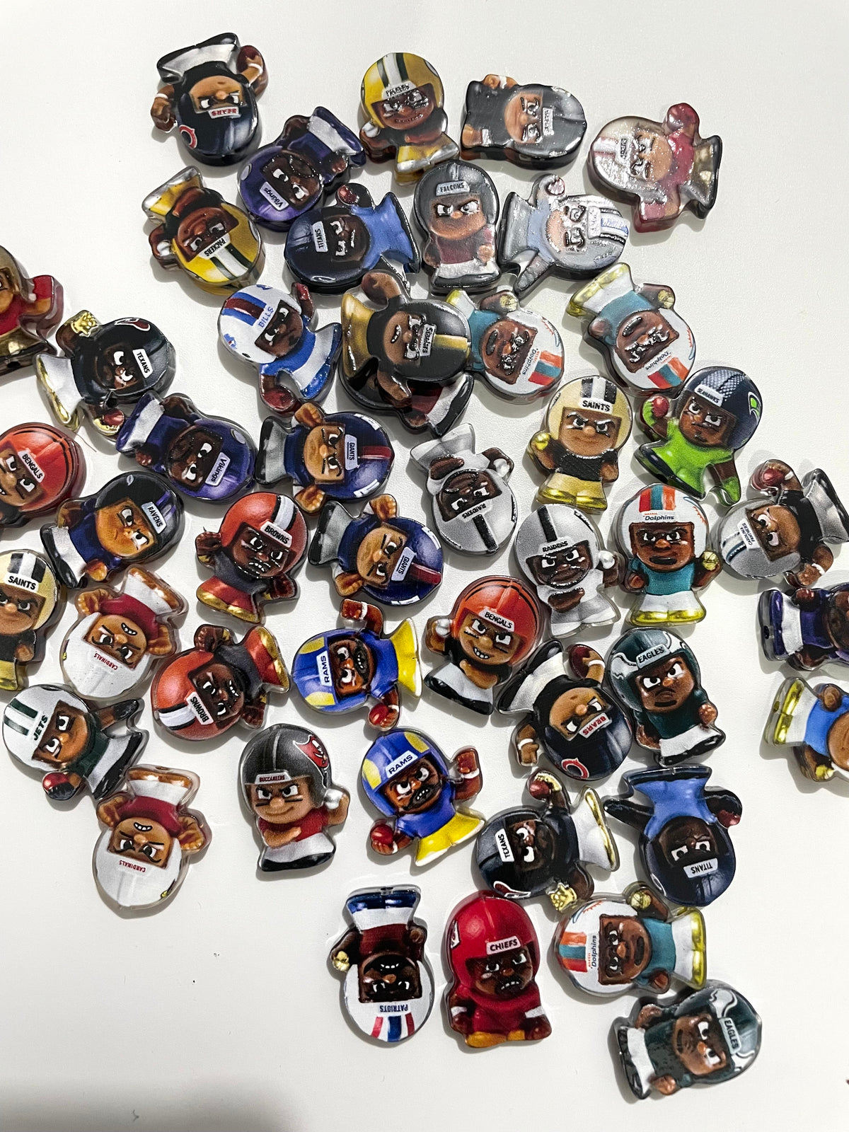 diy beaded beadable crylic  characters focal acrylic focal beads ,figures beads ,variety styles ,sporting beads american football beads（副本）