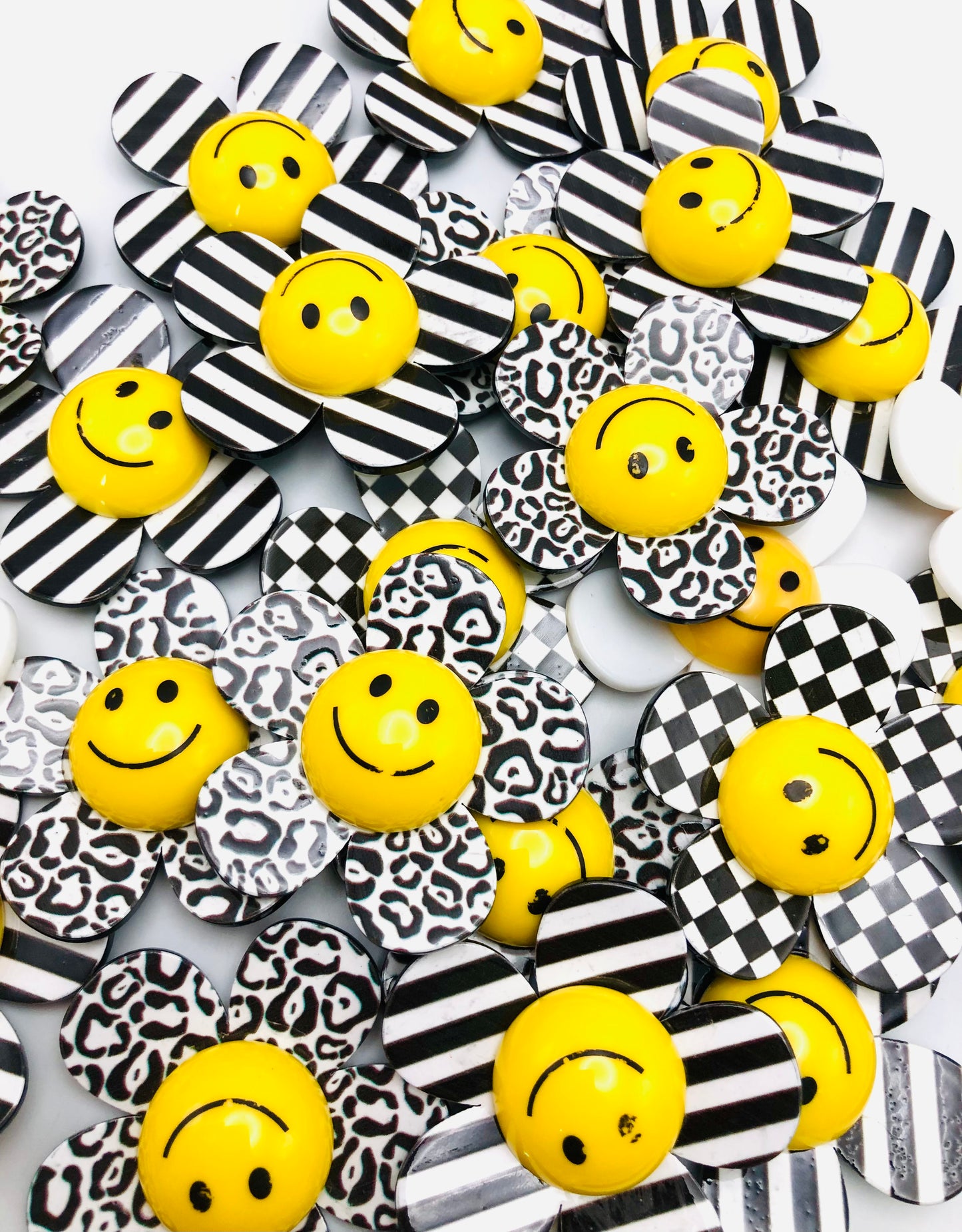 Smiling face smile Sunflower Black and white color scheme Lovely sunflower 43mm Random Mix