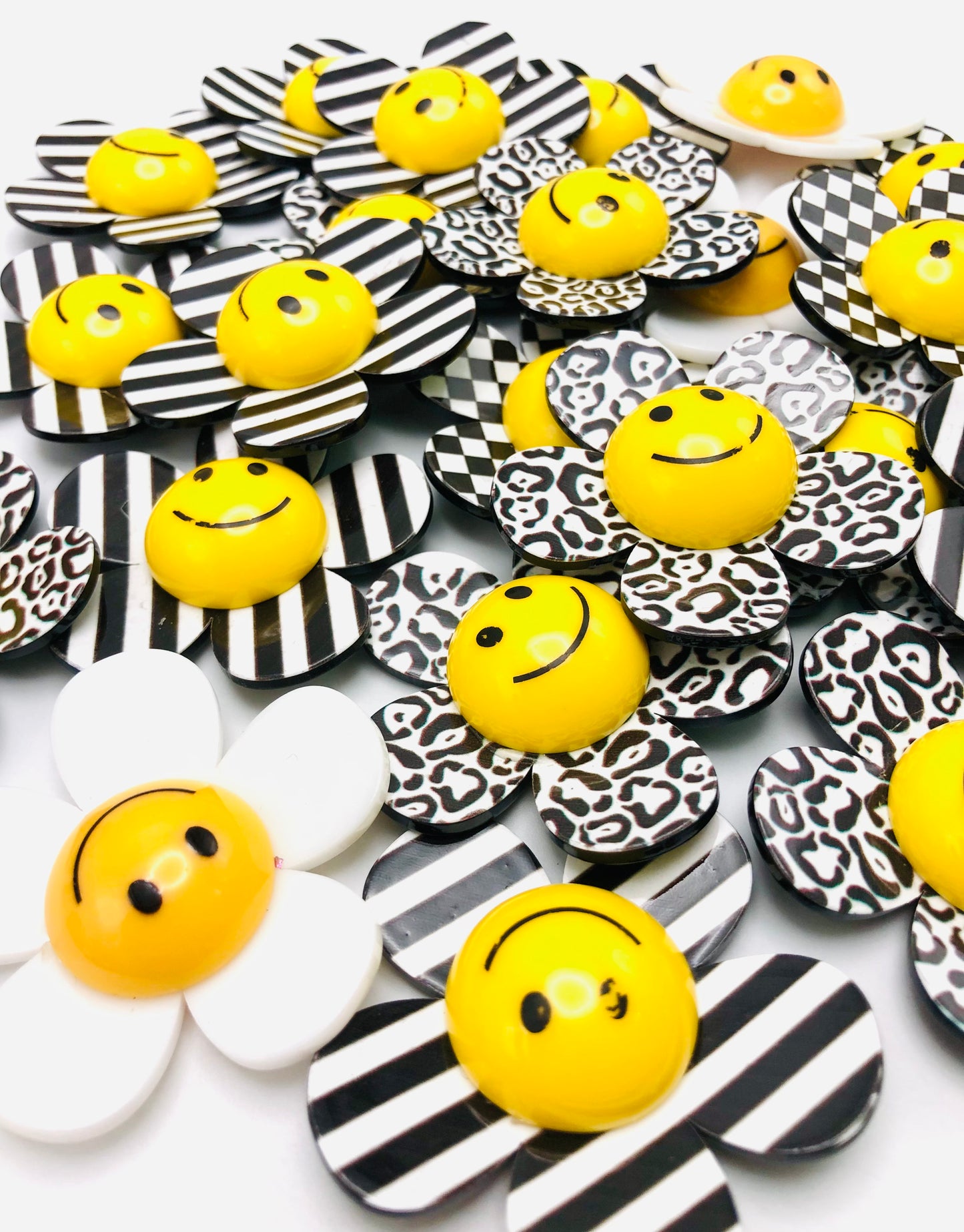 Smiling face smile Sunflower Black and white color scheme Lovely sunflower 43mm Random Mix