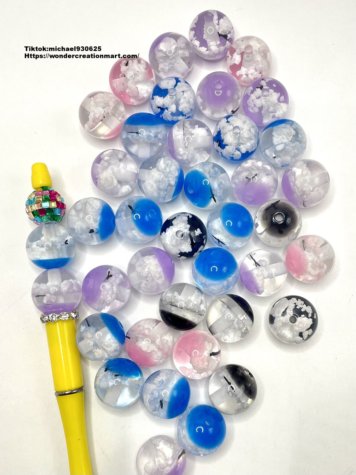 Cloud Bead Ombre Clear Acrylic Beads with White Clouds and Eagles,Random Mix,20mm