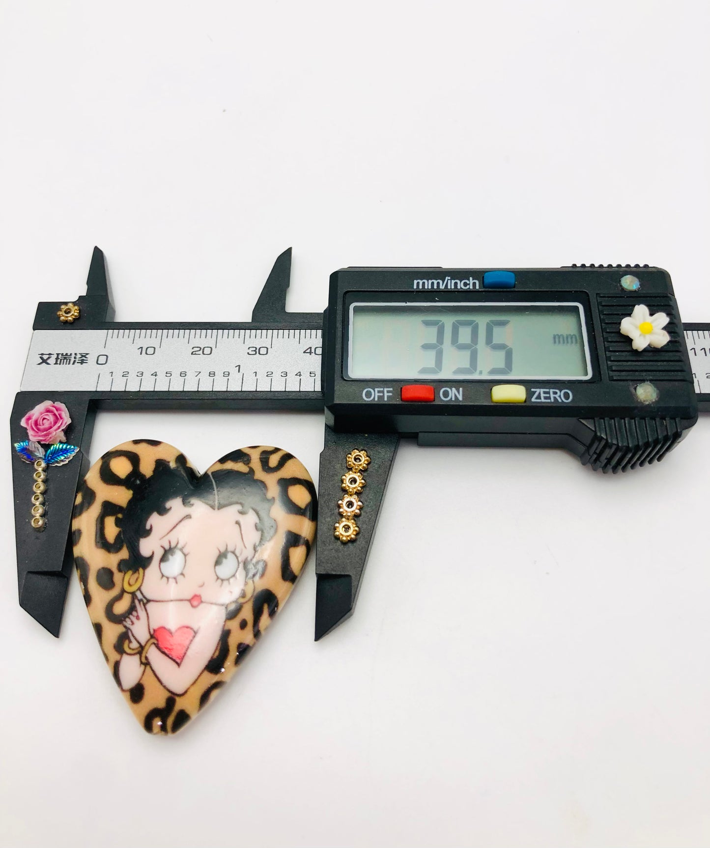 Leopard print Girl heart Acrylic sheet Heart bead Random Mix 39mm