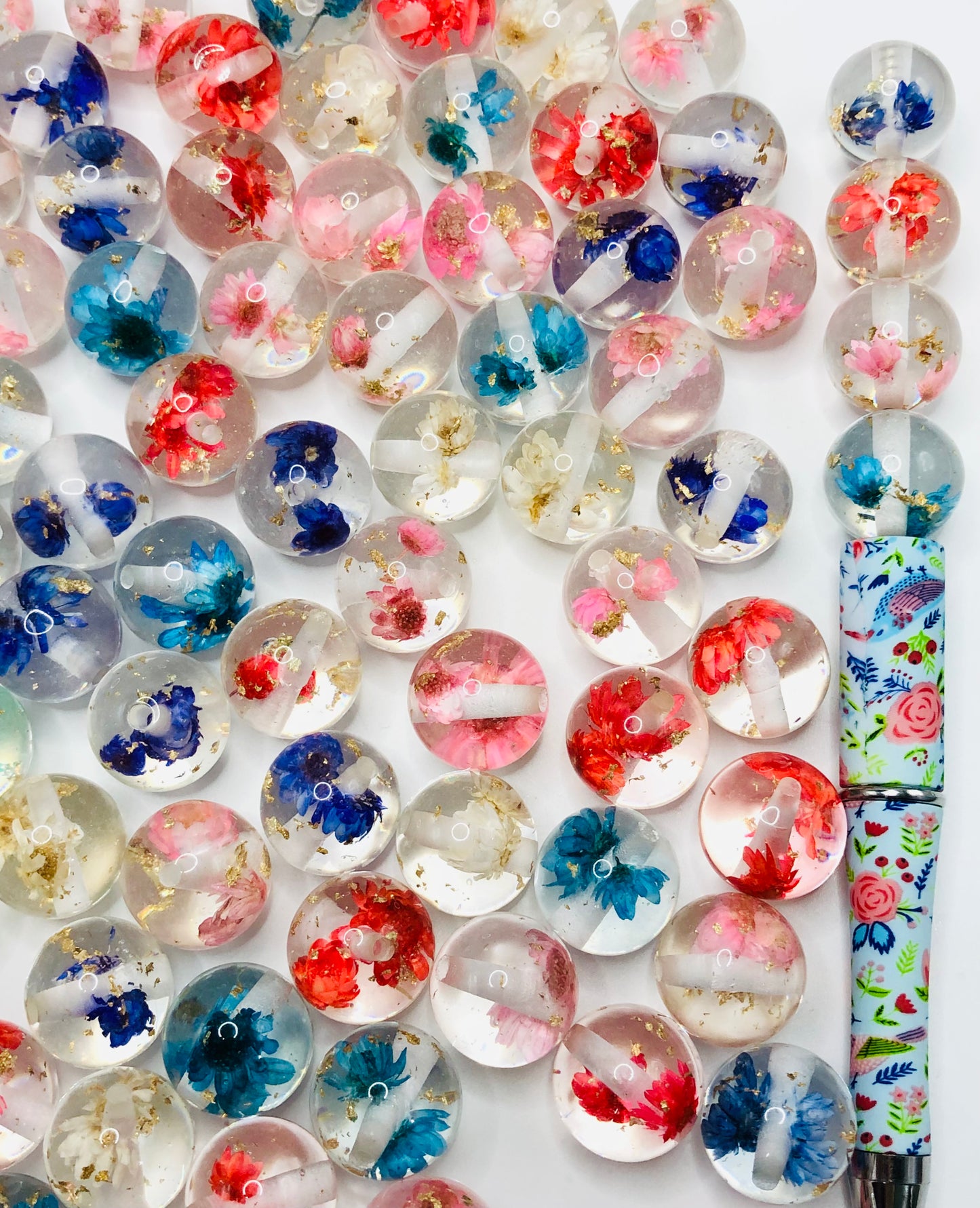 acrylic Dried flower Gold leaf Multi-colored acrylic beads 16mm Random Mix