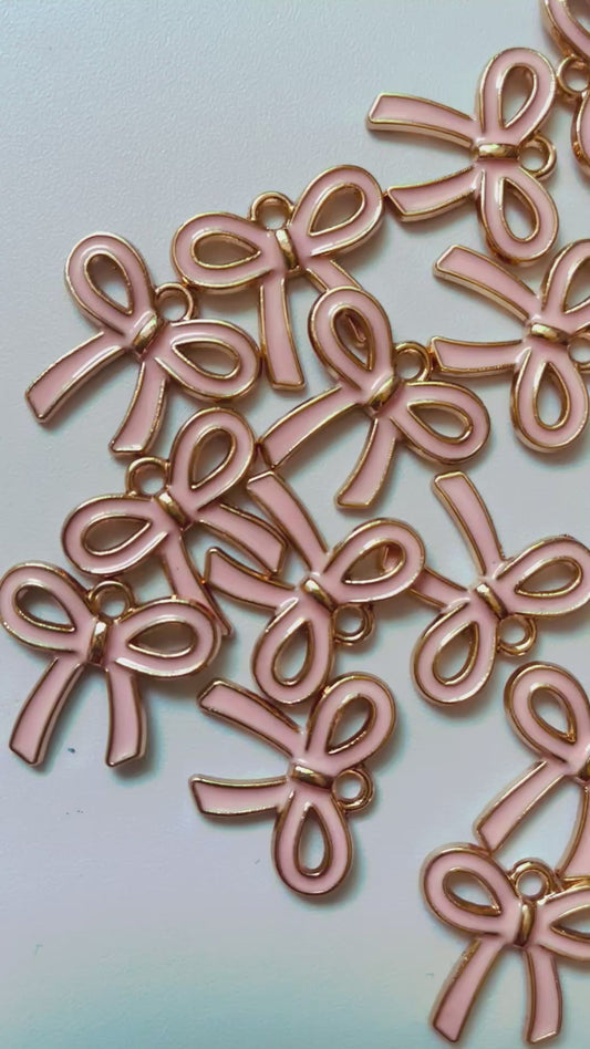 Quantity Lip prints Lips Metallic pink bow Metal pendant Random Mix